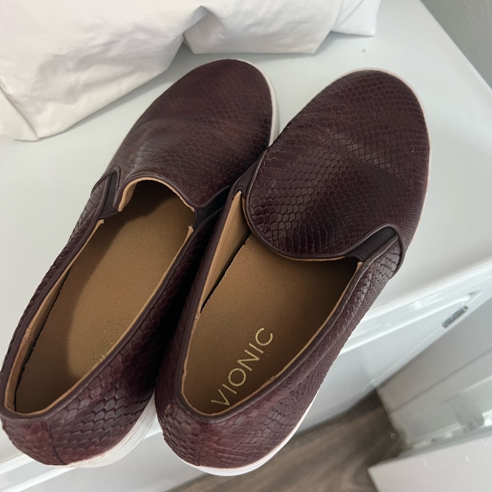Maroon snakeskin vionic midi slip ons